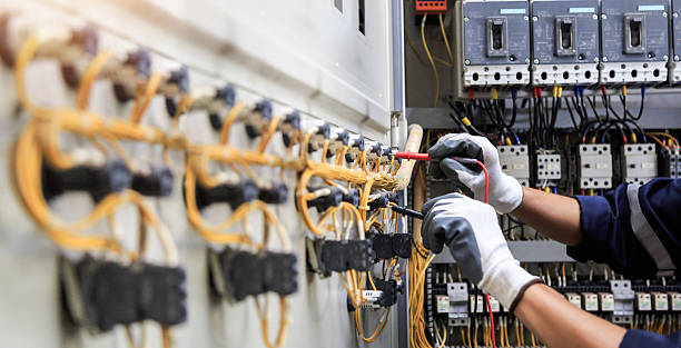 Professional Electrician technician working in Santa Teresa, NM